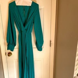 NEW❗️Emerald Long Sleeve Dress